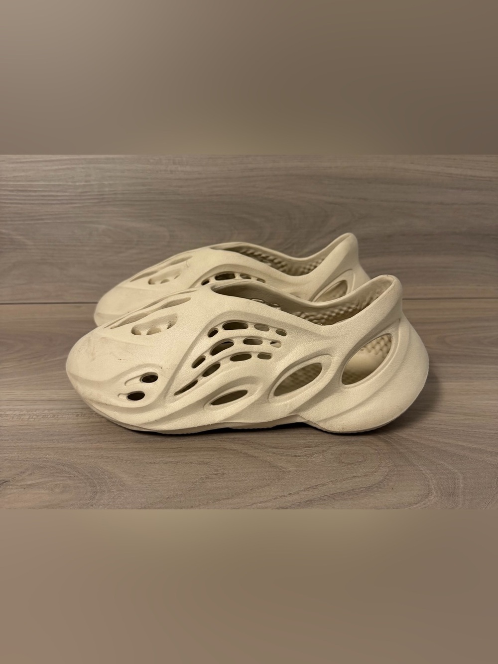 Form runner kids slip on sandals size 5